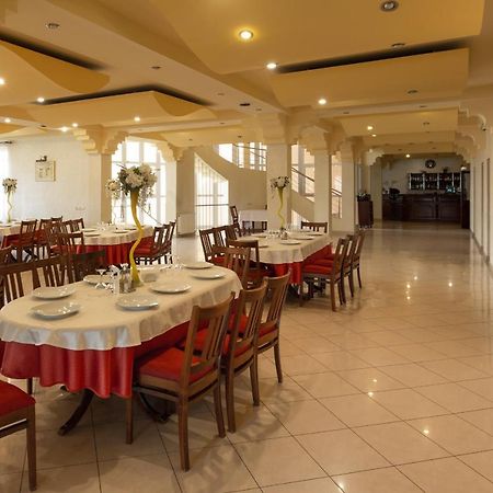 Hotel Denis Daneş Екстериор снимка