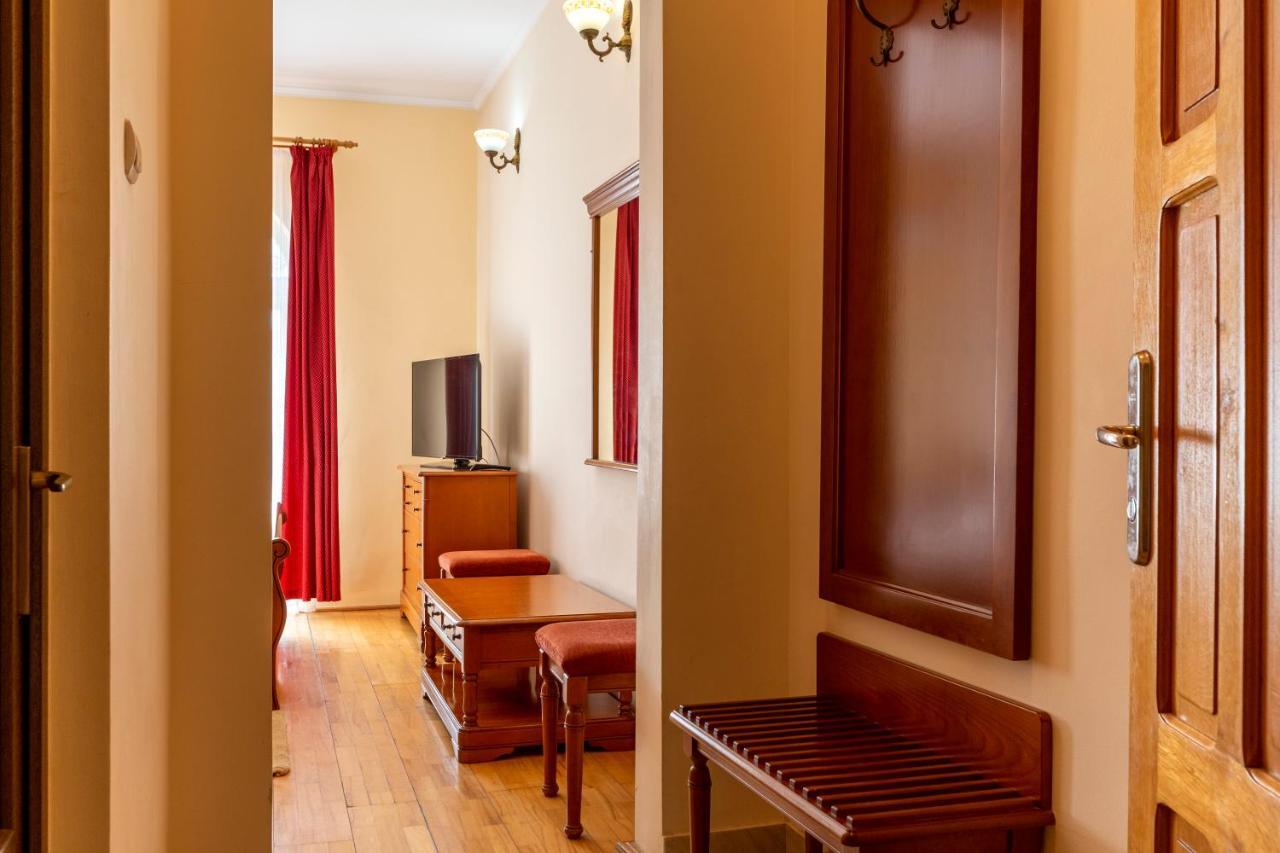 Hotel Denis Daneş Екстериор снимка
