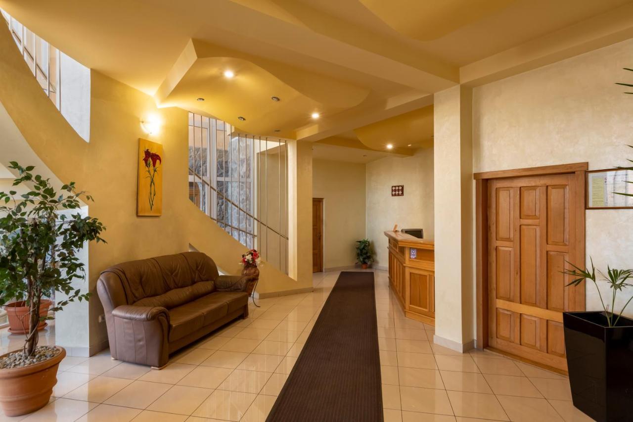 Hotel Denis Daneş Екстериор снимка