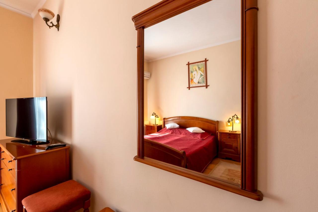Hotel Denis Daneş Екстериор снимка