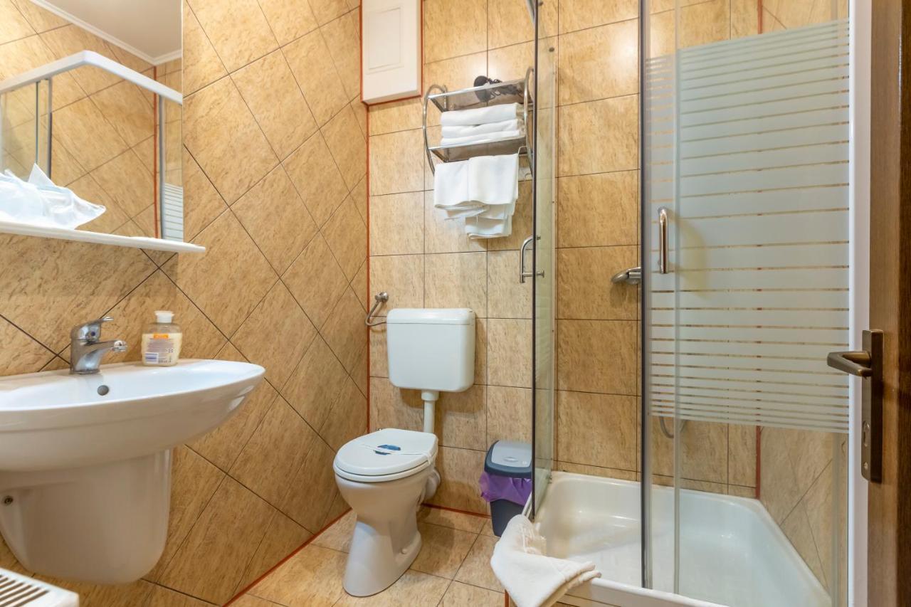 Hotel Denis Daneş Екстериор снимка