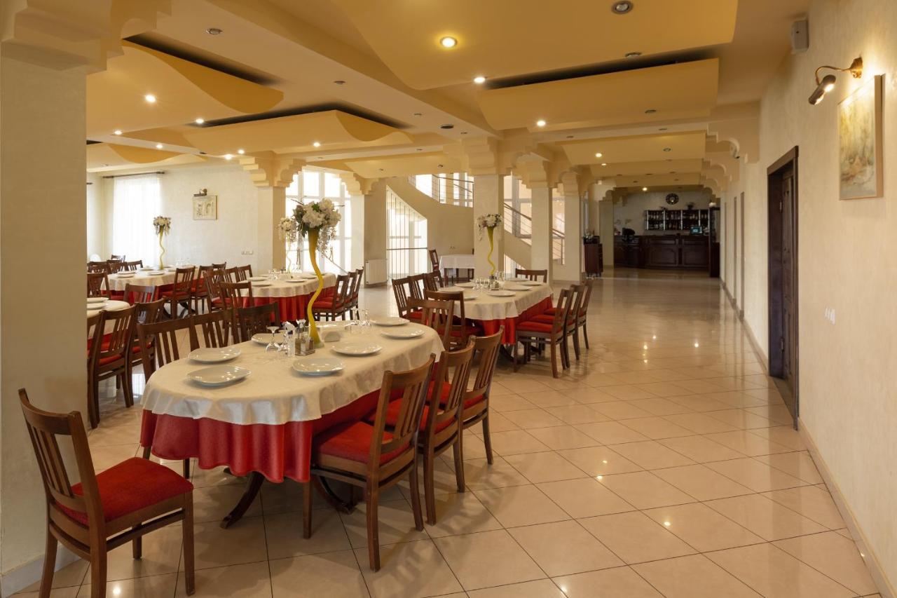 Hotel Denis Daneş Екстериор снимка