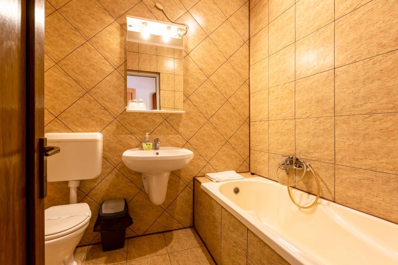 Hotel Denis Daneş Екстериор снимка