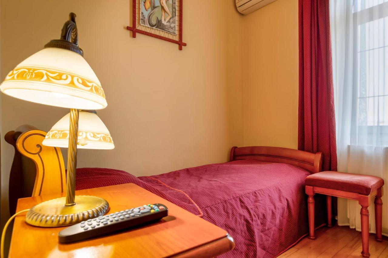 Hotel Denis Daneş Екстериор снимка