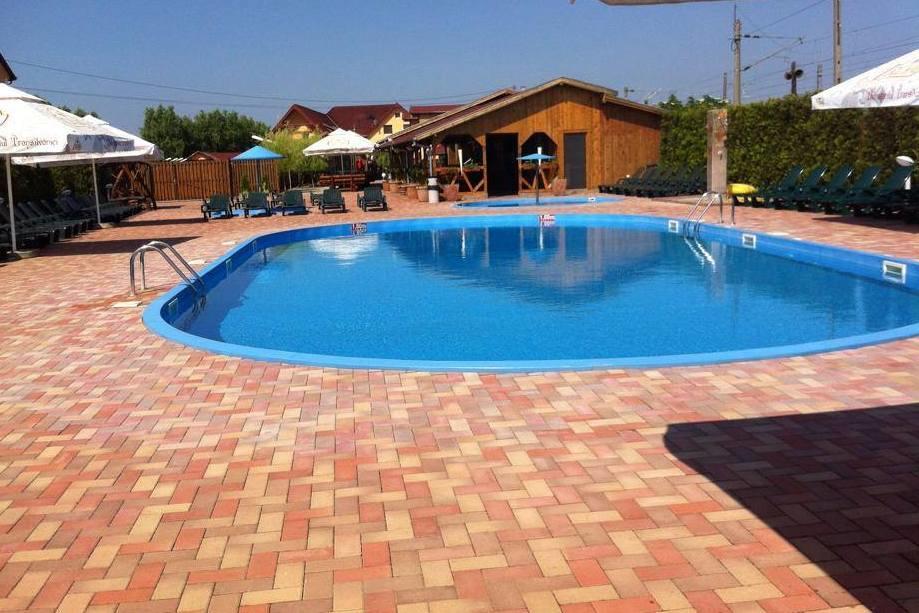 Hotel Denis Daneş Екстериор снимка